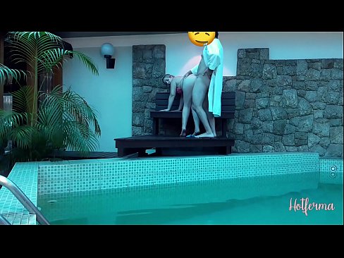 ❤️ Baas nooi bediende swembad toe, maar kon nie 'n warm weerstaan ​​nie Porno op af.porno24-7.ru ❌️