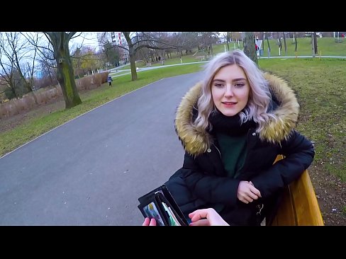 ❤️ Sluk 'n vreemdeling se warm kom vir geld - blowjob in the park deur Eva Elfie Porno op af.porno24-7.ru ❌️